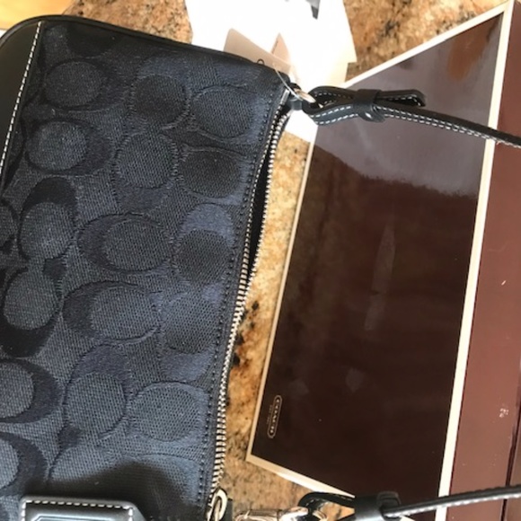 Classic COACH Clutch - Picture 5 of 5